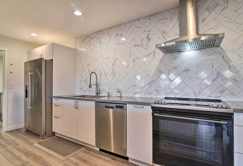 Fully Remodeled Hillsboro Home W/ Home Theater!