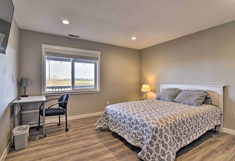 Fully Remodeled Hillsboro Home W/ Home Theater!