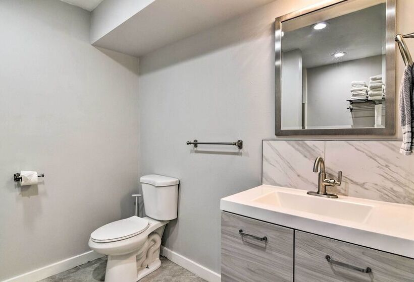 Fully Remodeled Hillsboro Home W/ Home Theater!