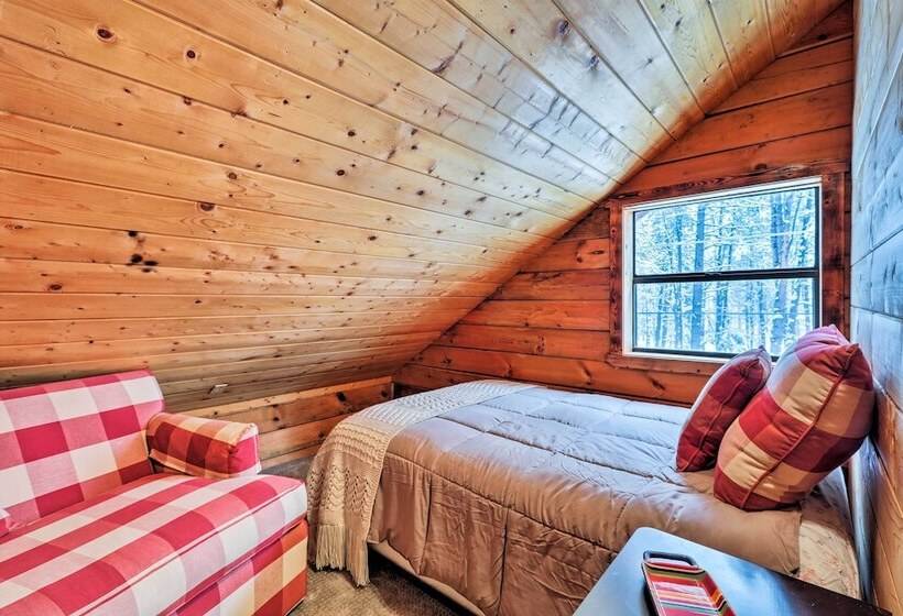 Fully Remodeled Munds Park Cabin: Deck & Fireplace