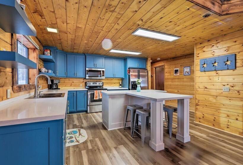Fully Remodeled Munds Park Cabin: Deck & Fireplace