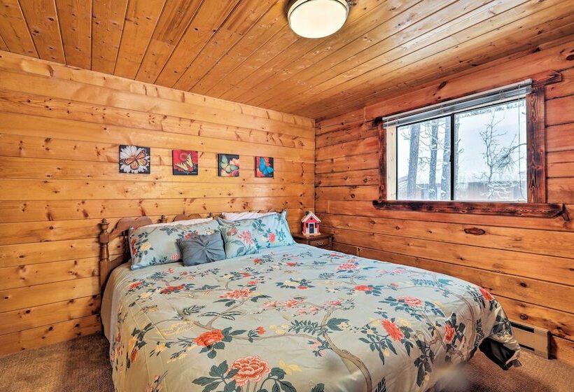 Fully Remodeled Munds Park Cabin: Deck & Fireplace