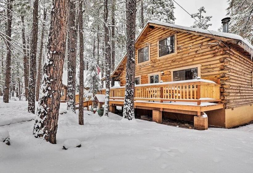 Fully Remodeled Munds Park Cabin: Deck & Fireplace