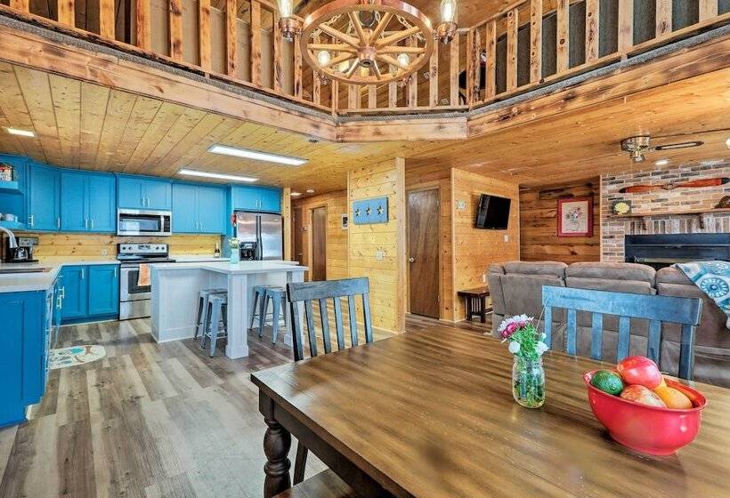 Fully Remodeled Munds Park Cabin: Deck & Fireplace