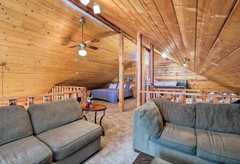 Fully Remodeled Munds Park Cabin: Deck & Fireplace