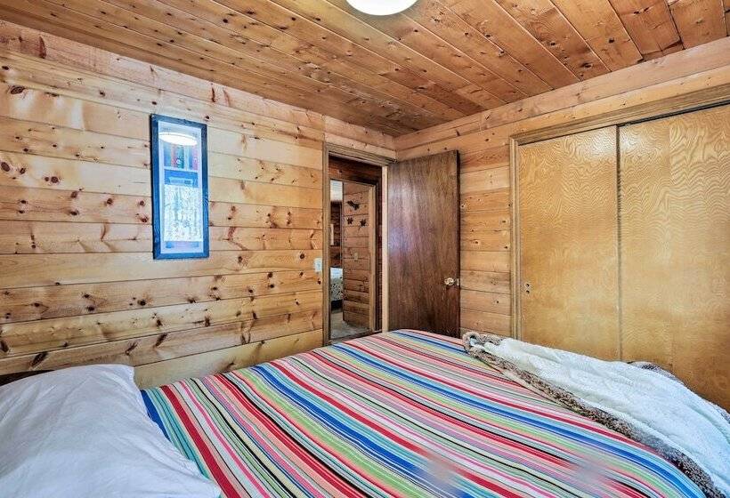 Fully Remodeled Munds Park Cabin: Deck & Fireplace