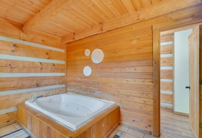 Gatlinburg Cabin W/ Pool Table ~ 6 Mi To Downtown!