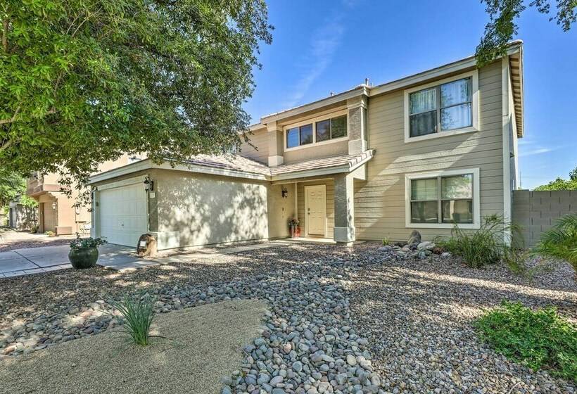 Gilbert Home, Spacious Yard W/ Outdoor Pool!
