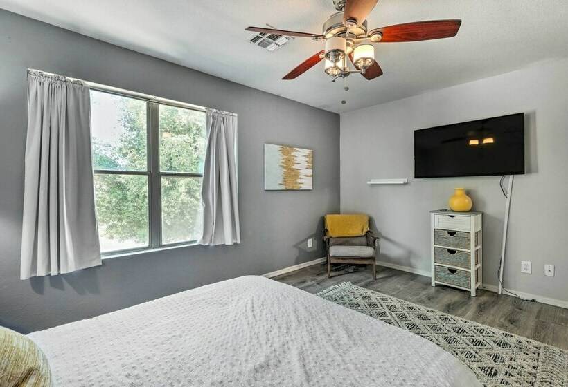 Gilbert Home, Spacious Yard W/ Outdoor Pool!