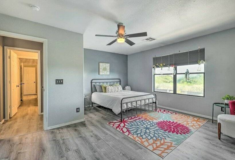 Gilbert Home, Spacious Yard W/ Outdoor Pool!