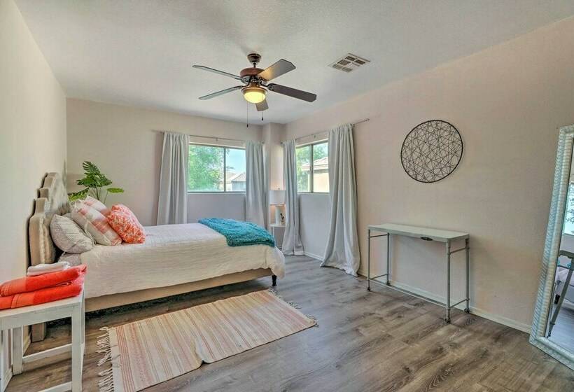 Gilbert Home, Spacious Yard W/ Outdoor Pool!