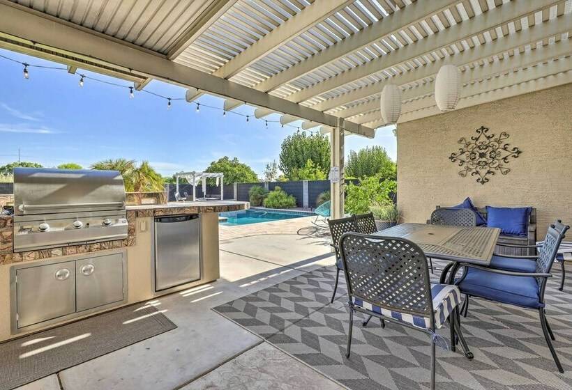Gilbert Home, Spacious Yard W/ Outdoor Pool!