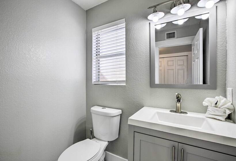 Pet Friendly Glendale Home W/ Pool, Near Golfing