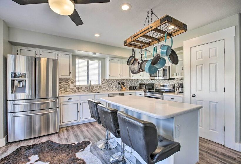 Pet Friendly Glendale Home W/ Pool, Near Golfing