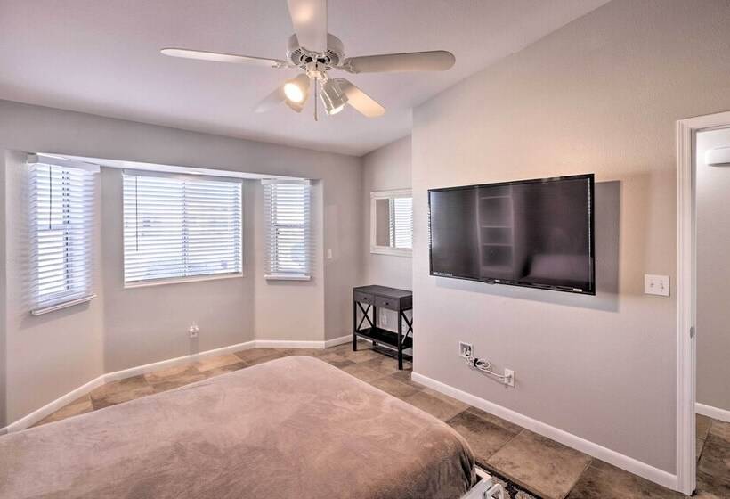 Gorgeous Desert Escape W/ Pool, Lake Havasu Views!