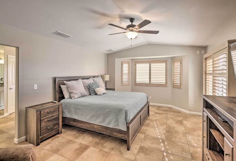 Gorgeous Desert Escape W/ Pool, Lake Havasu Views!