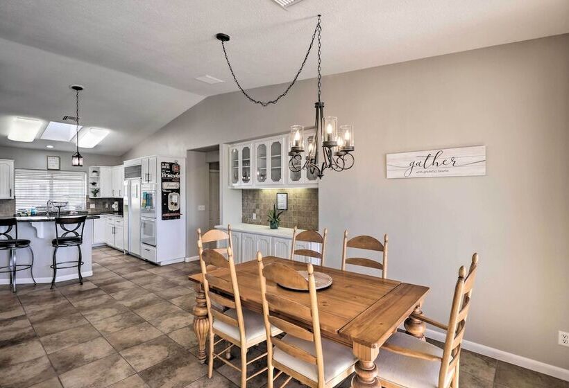 Gorgeous Desert Escape W/ Pool, Lake Havasu Views!