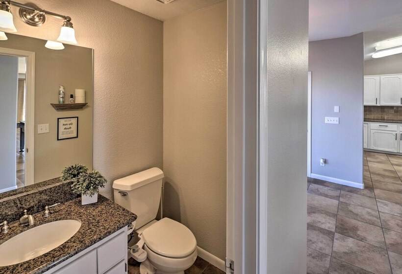 Gorgeous Desert Escape W/ Pool, Lake Havasu Views!