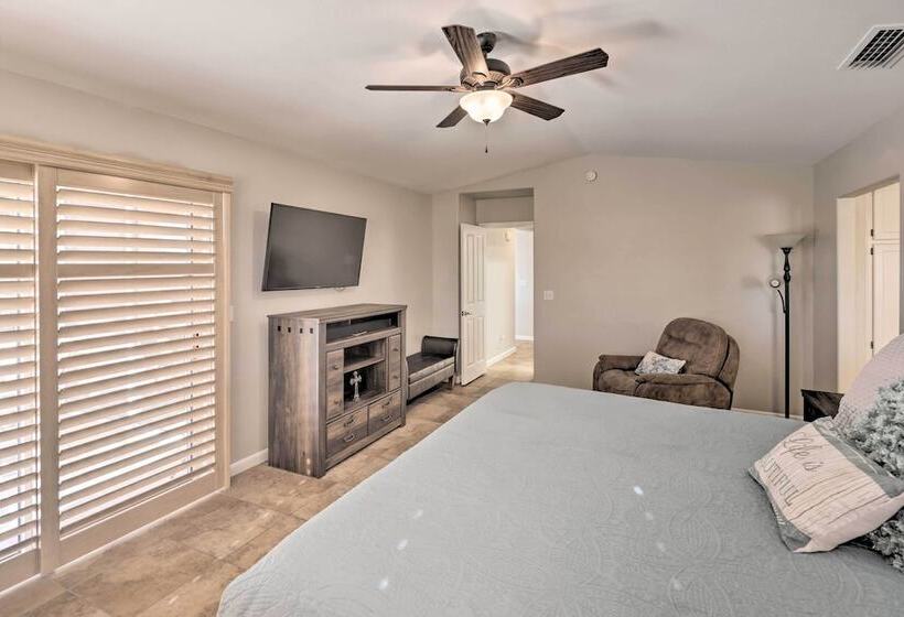 Gorgeous Desert Escape W/ Pool, Lake Havasu Views!