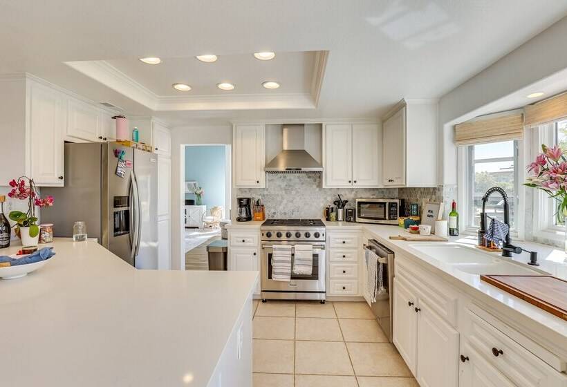 Gorgeous Vista Home W/ Private Pool & Spa!