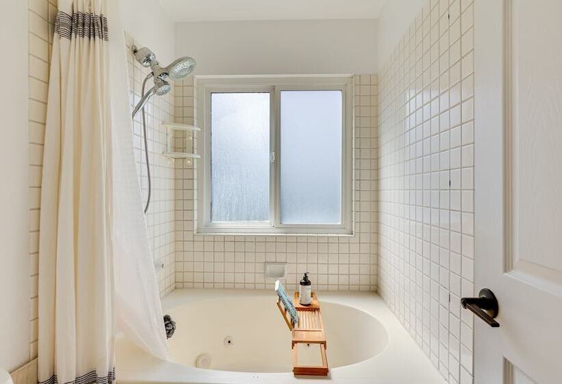 Gorgeous Vista Home W/ Private Pool & Spa!