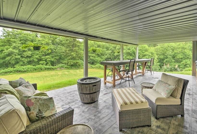 Whidbey Island Oasis W/ Hot Tub & Cabana!