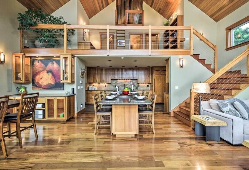 Whidbey Island Oasis W/ Hot Tub & Cabana!