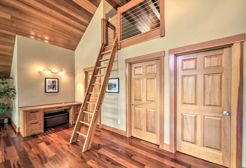 Whidbey Island Oasis W/ Hot Tub & Cabana!