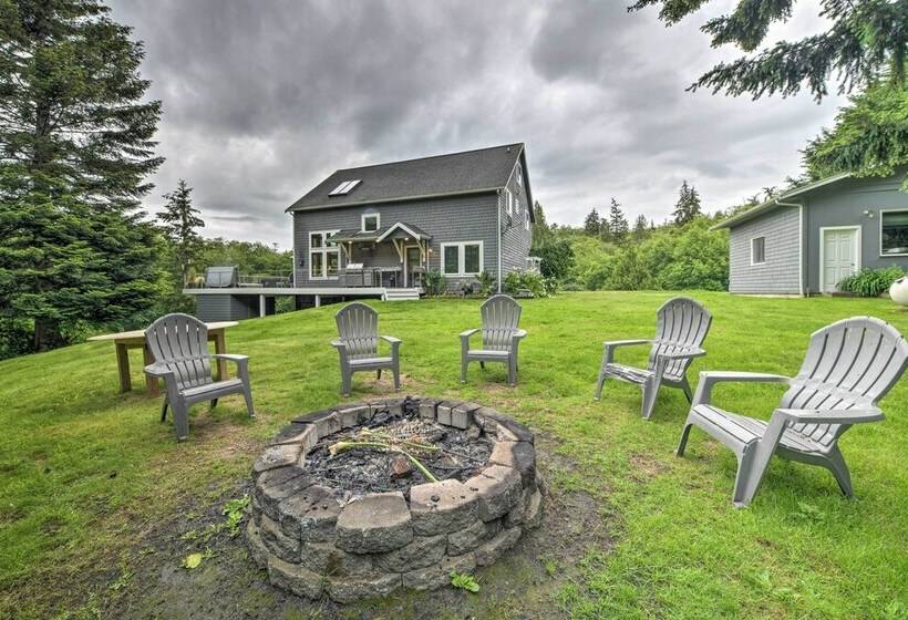 Whidbey Island Oasis W/ Hot Tub & Cabana!