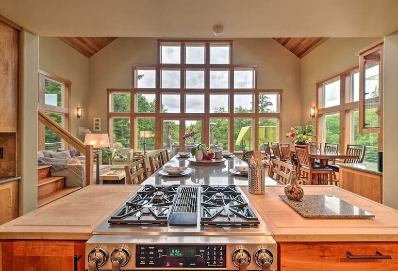 Whidbey Island Oasis W/ Hot Tub & Cabana!