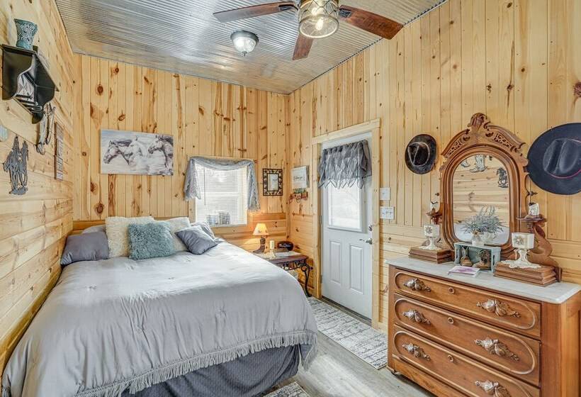 Grace Place  Clark House On Farm: Shared Hot Tub!