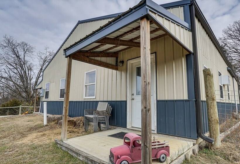 Grace Place Clark House On Farm: Shared Hot Tub!