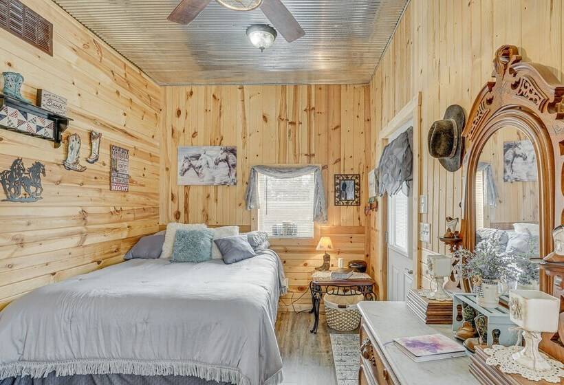 Grace Place  Clark House On Farm: Shared Hot Tub!