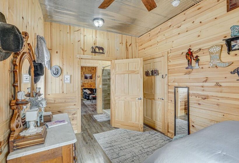 Grace Place  Clark House On Farm: Shared Hot Tub!