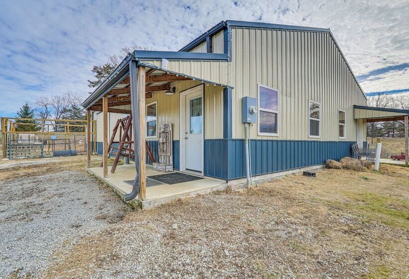 Grace Place Clark House On Farm: Shared Hot Tub!