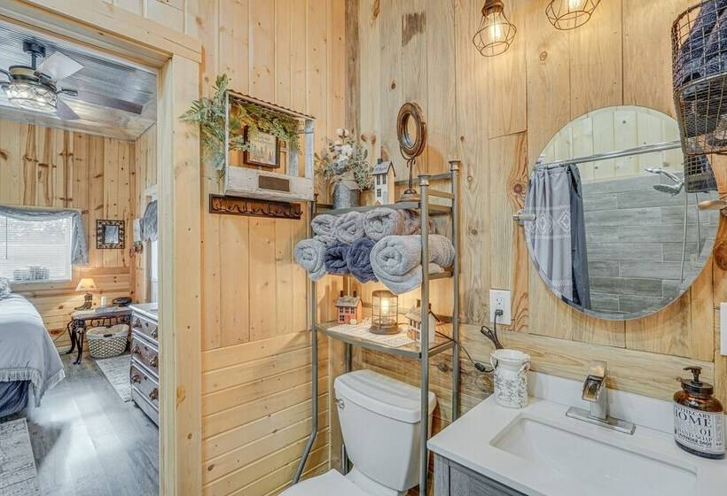 Grace Place  Clark House On Farm: Shared Hot Tub!