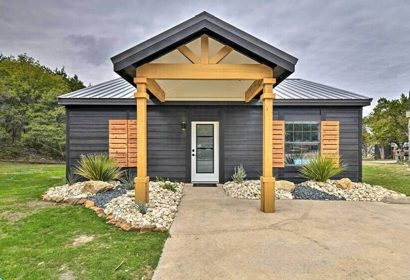 Graford Cabin W/ Rooftop Deck & Lake Views!