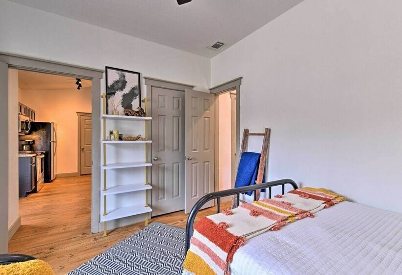 Graford Cabin W/ Rooftop Deck & Lake Views!