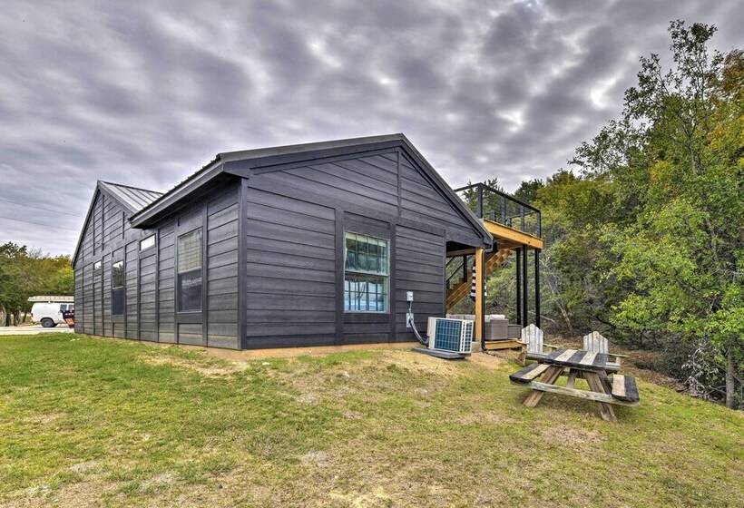 Graford Cabin W/ Rooftop Deck & Lake Views!