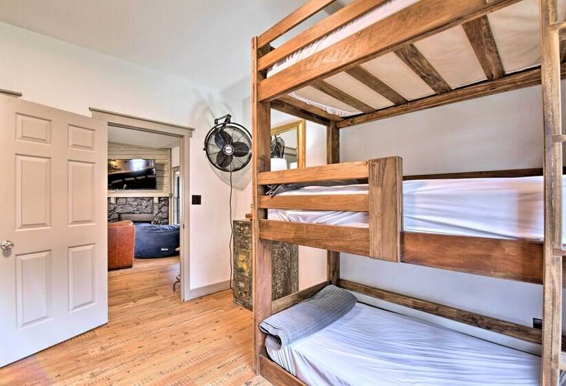 Graford Cabin W/ Rooftop Deck & Lake Views!