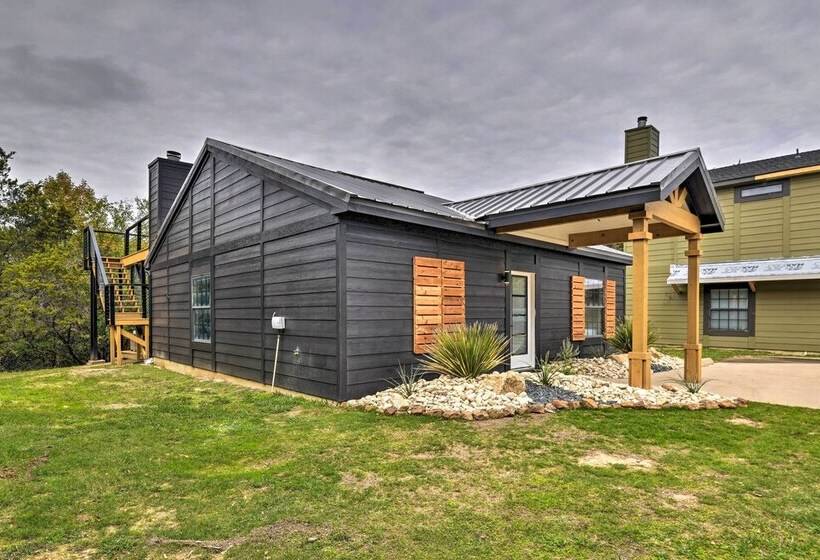Graford Cabin W/ Rooftop Deck & Lake Views!