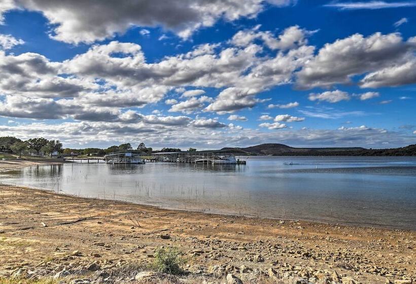 Graford Cabin W/ Rooftop Deck & Lake Views!