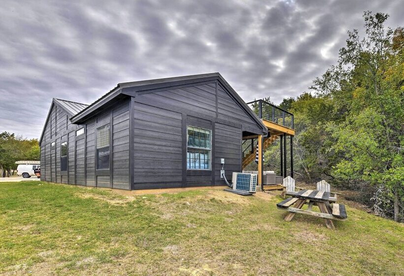 Graford Cabin W/ Rooftop Deck & Lake Views!