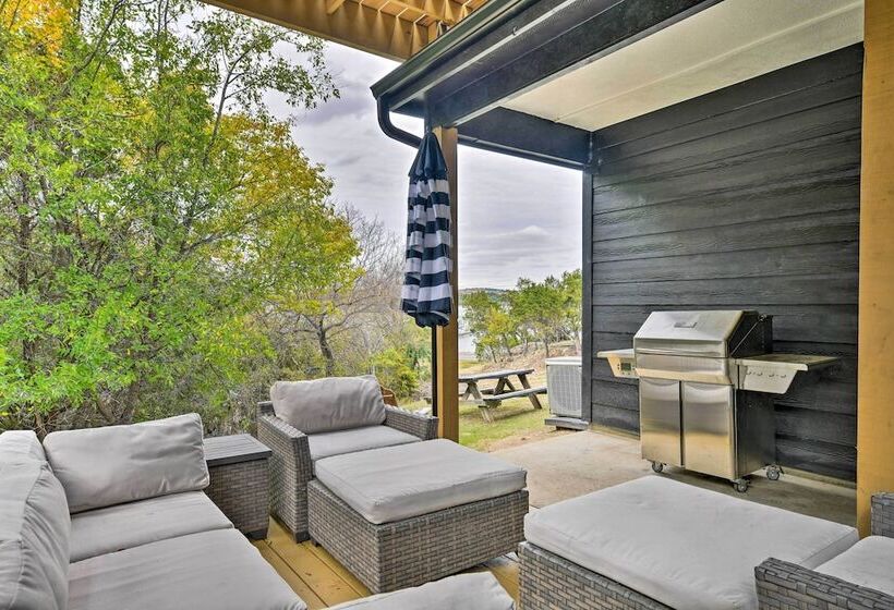 Graford Cabin W/ Rooftop Deck & Lake Views!