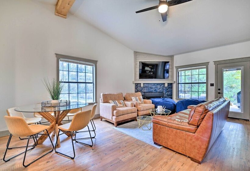 Graford Cabin W/ Rooftop Deck & Lake Views!