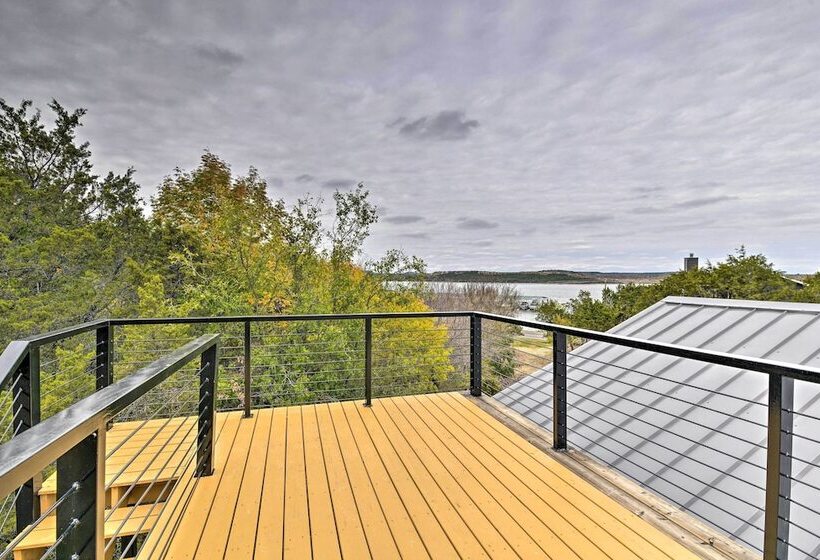 Graford Cabin W/ Rooftop Deck & Lake Views!