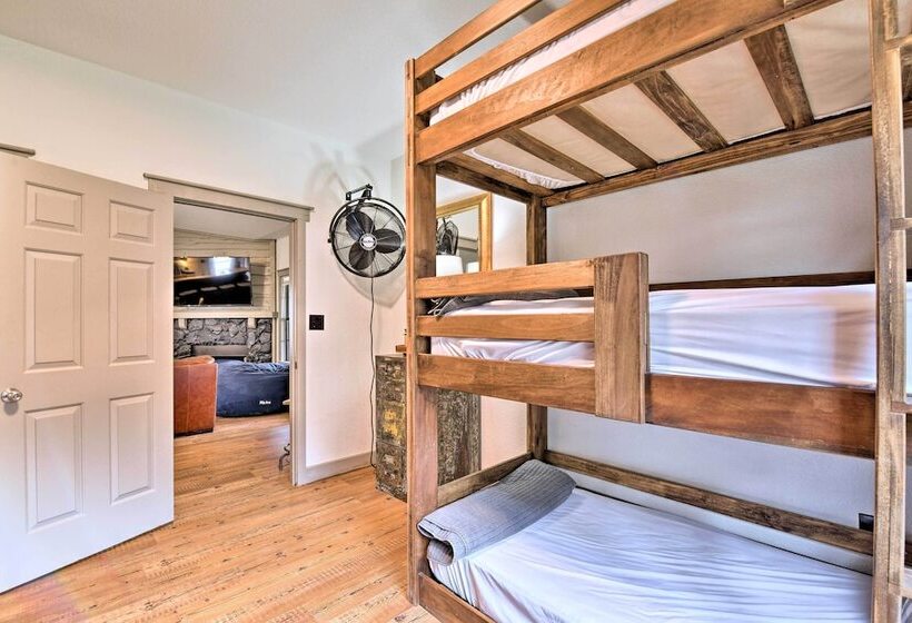 Graford Cabin W/ Rooftop Deck & Lake Views!