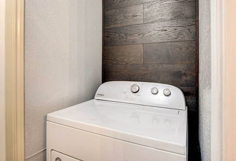 4 Mi To Joe Pool Lake: Home In Grand Prairie