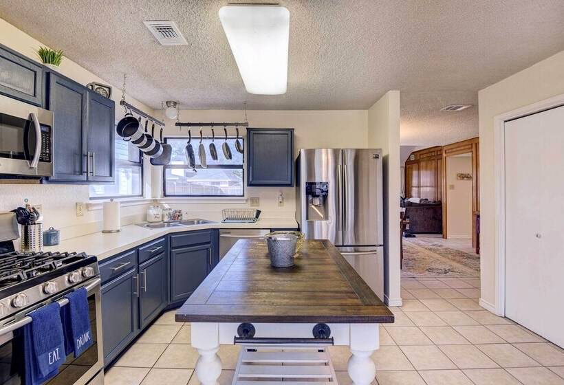 4 Mi To Joe Pool Lake: Home In Grand Prairie