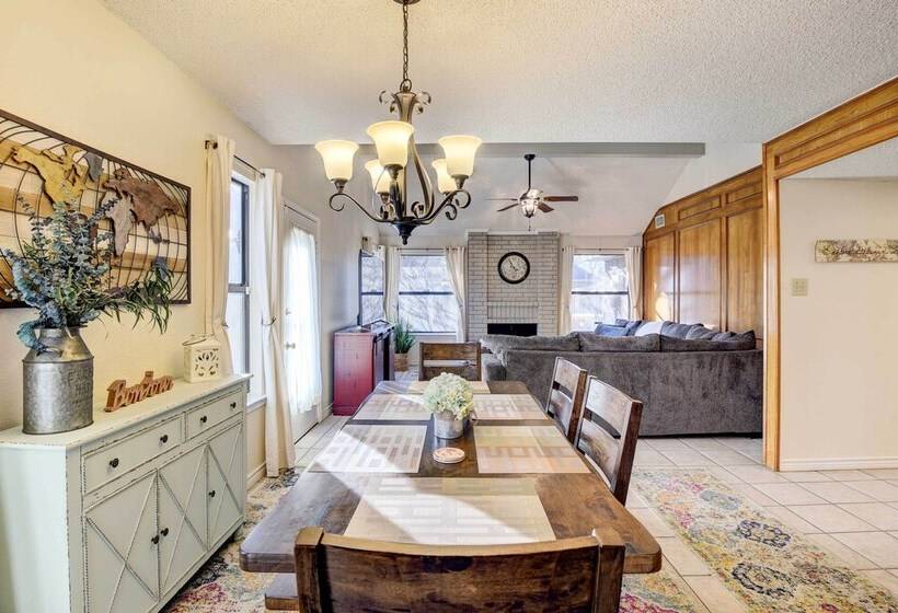 4 Mi To Joe Pool Lake: Home In Grand Prairie